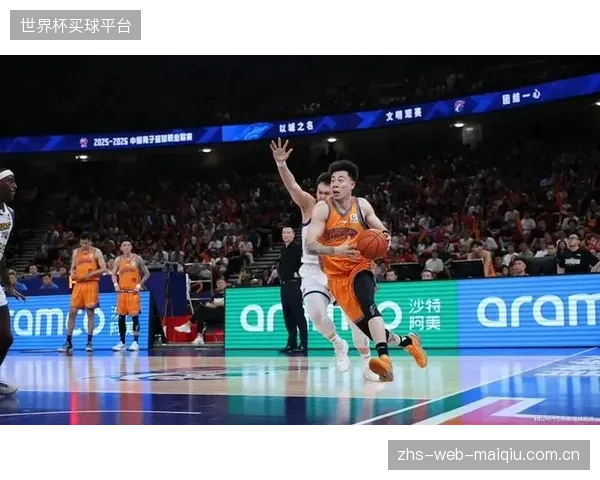 经验与锐气的碰撞:广厦队的总决赛经验能否抵消上海队的常规赛统治力。 经验与锐气的碰撞:广厦队的总决赛经验能否抵消上海队的常规赛统治力。